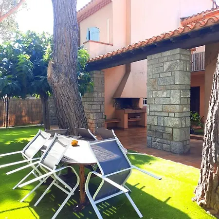 Вилла Domaine Des Pins *